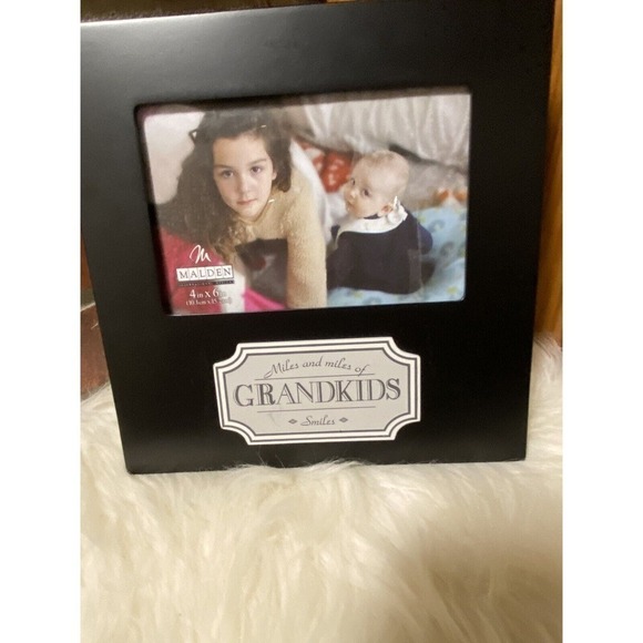 “Grandkids Miles of Smiles” Malden Dark Picture Frame (for 4x6 photo) - Picture 1 of 7